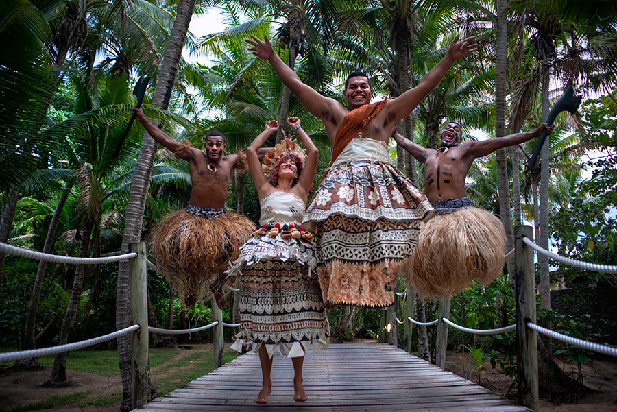 Bailes y trajes regionales fiyianos en el Resort Likuliku Lagoon Resort