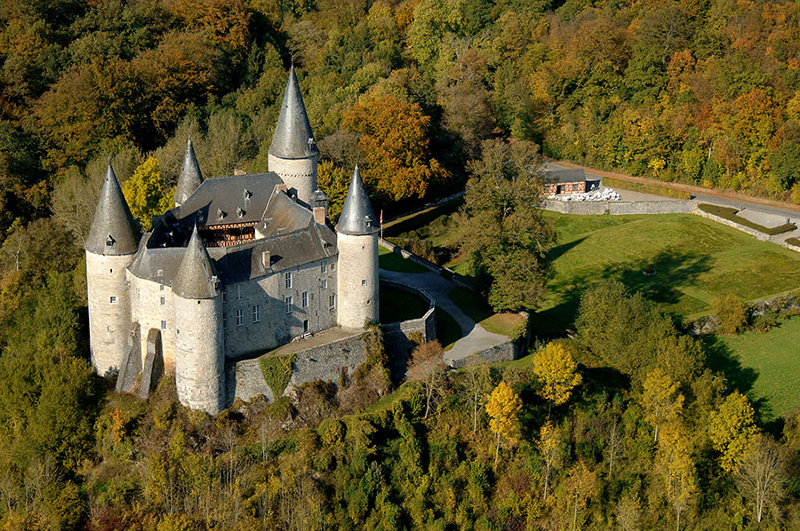 Castillos de Bélgica-Vêves-Castle---aerial-view