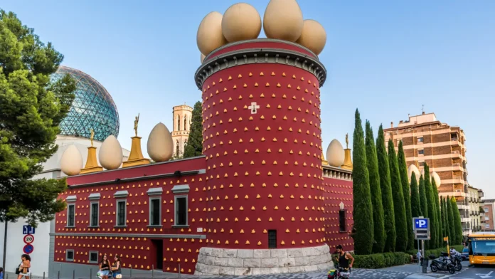 Teatro museo Dalí figueres