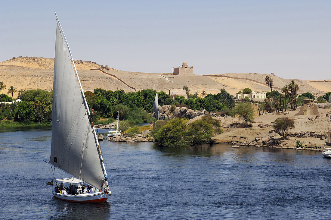 navegando por el Nilo en Egipto