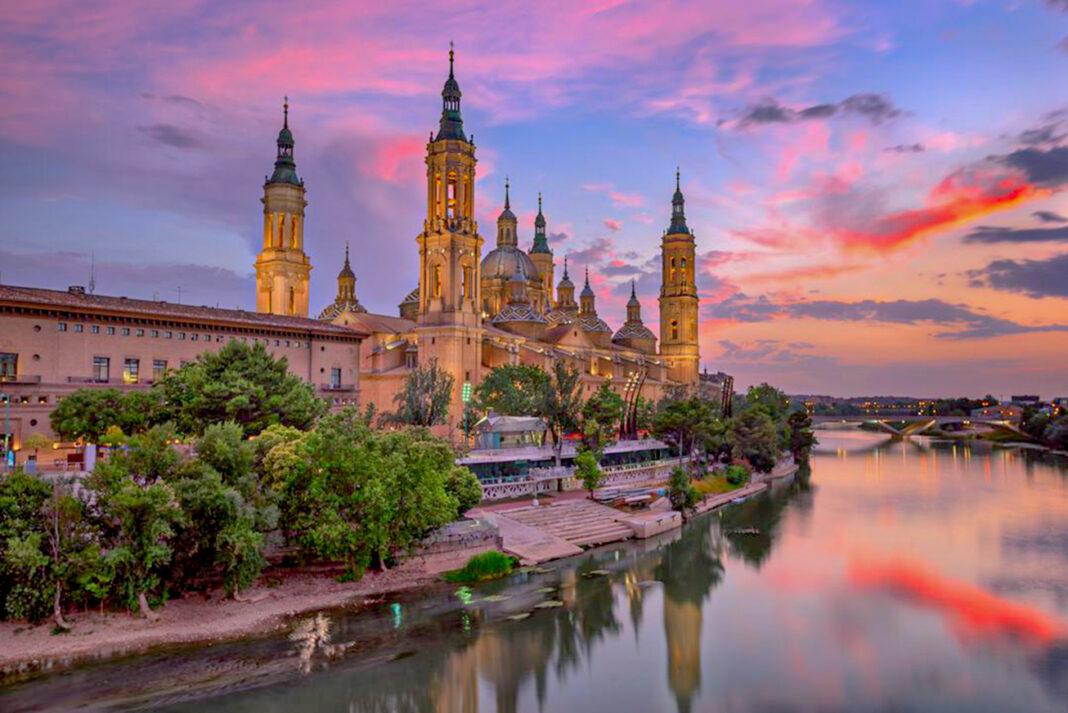 Vista del ebro y El Pilar de Zaragoza HORECA, Asociación de hoteles y restaurantes de Zaragoza