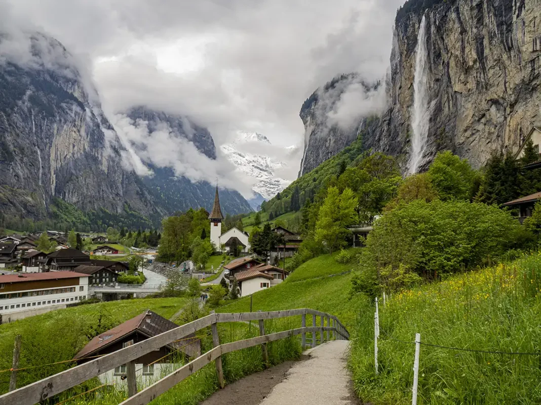 lauterbrunnen y la Cascada Staubbach Falls