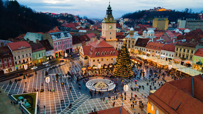 cinco de los mejores destinos en Europa, Plaza del ayuntamiento de Brasov en Rumanía