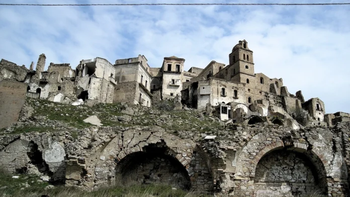 pueblo de Craco abandonado, en Italia