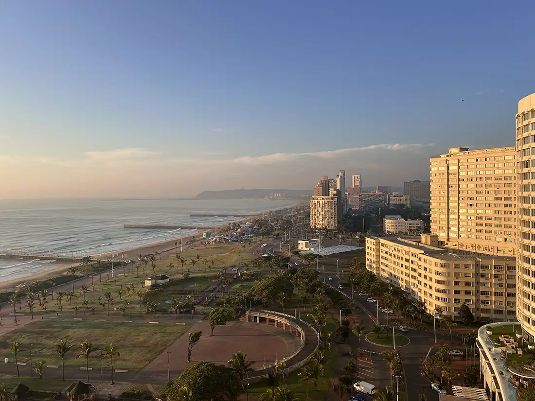 2025: El turismo africano se reinventa en Durban 2 Vista de Durban y la playa
