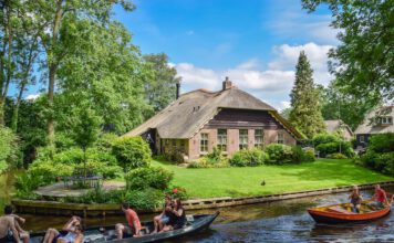 Buenos días desde Giethoorn Giethoorn en Holanda, pueblo sin coches