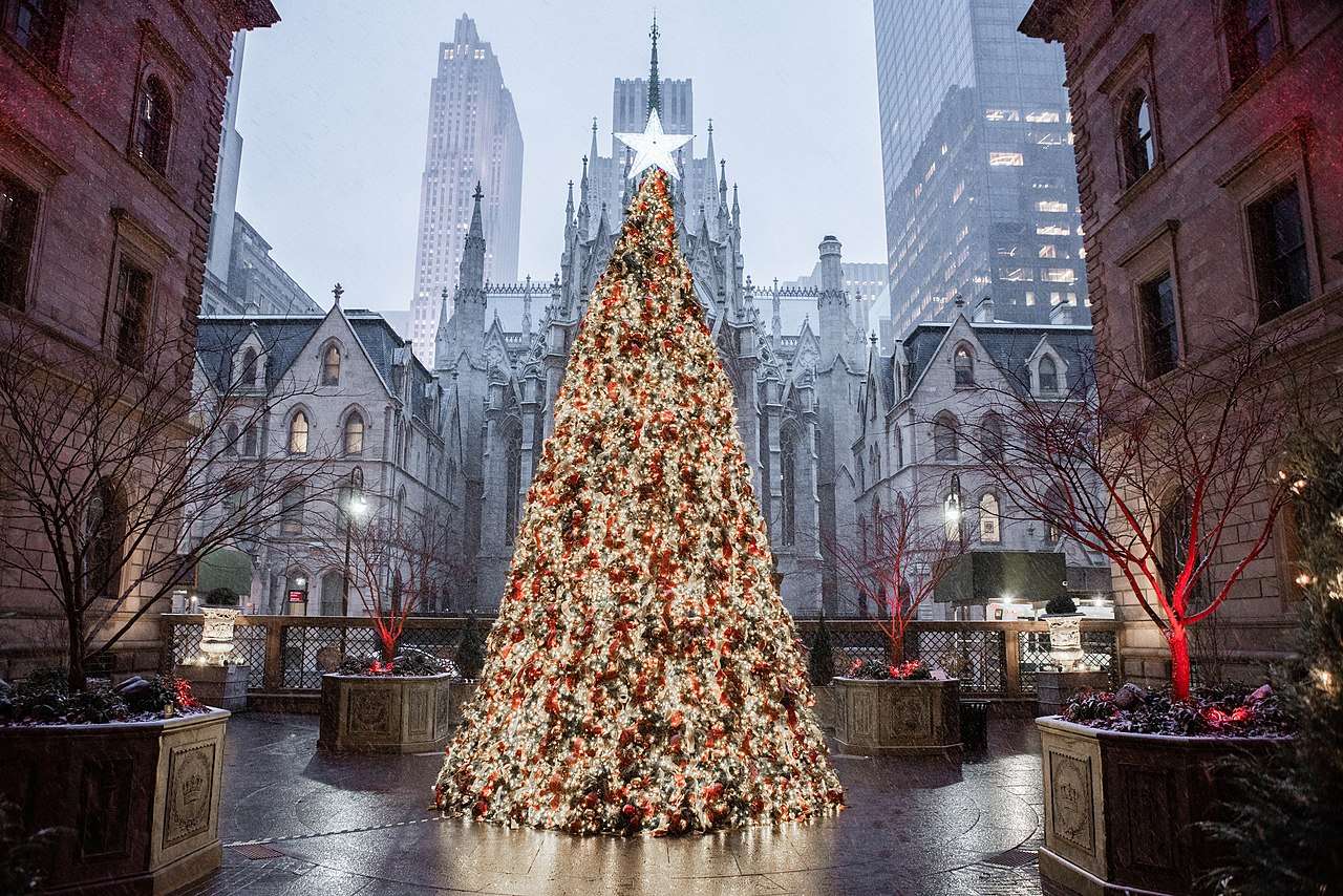 5 viajes inolvidables para vivir la Navidad mágica 3 Árbol de Navidad en Lotte Palace de Nueva York