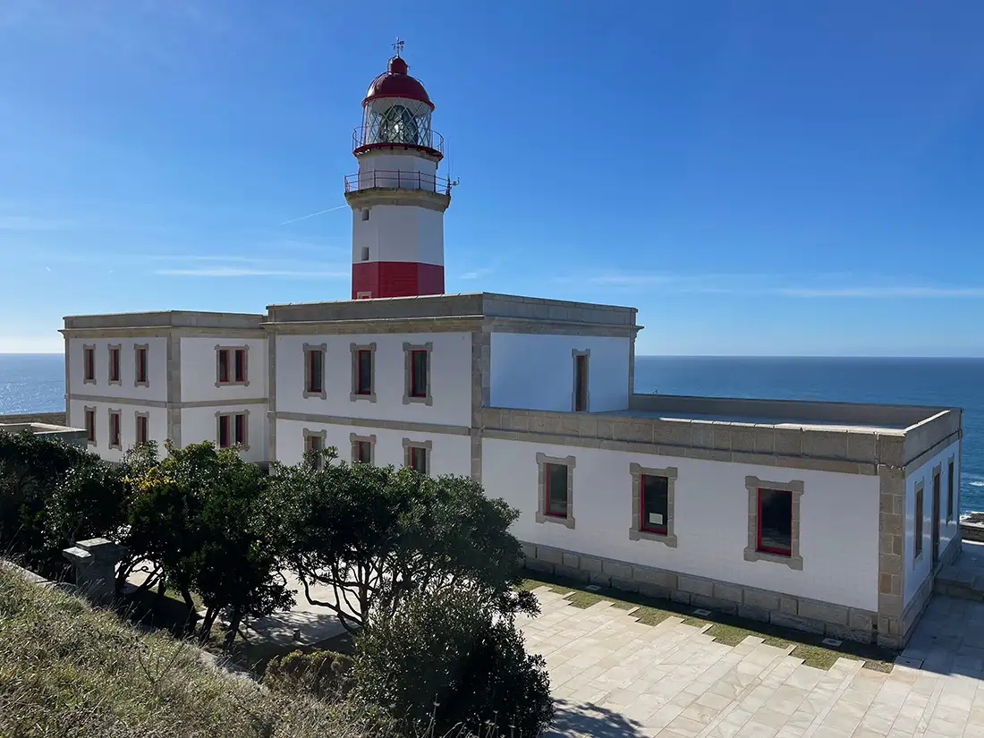 Escapada de Otoño al Hotel Faro Silleiro 1 Imagen del Faro Silleiro de día