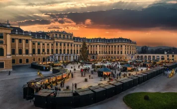 5 viajes inolvidables para vivir la Navidad mágica Mercados de Navidad, Viena una postal navideña