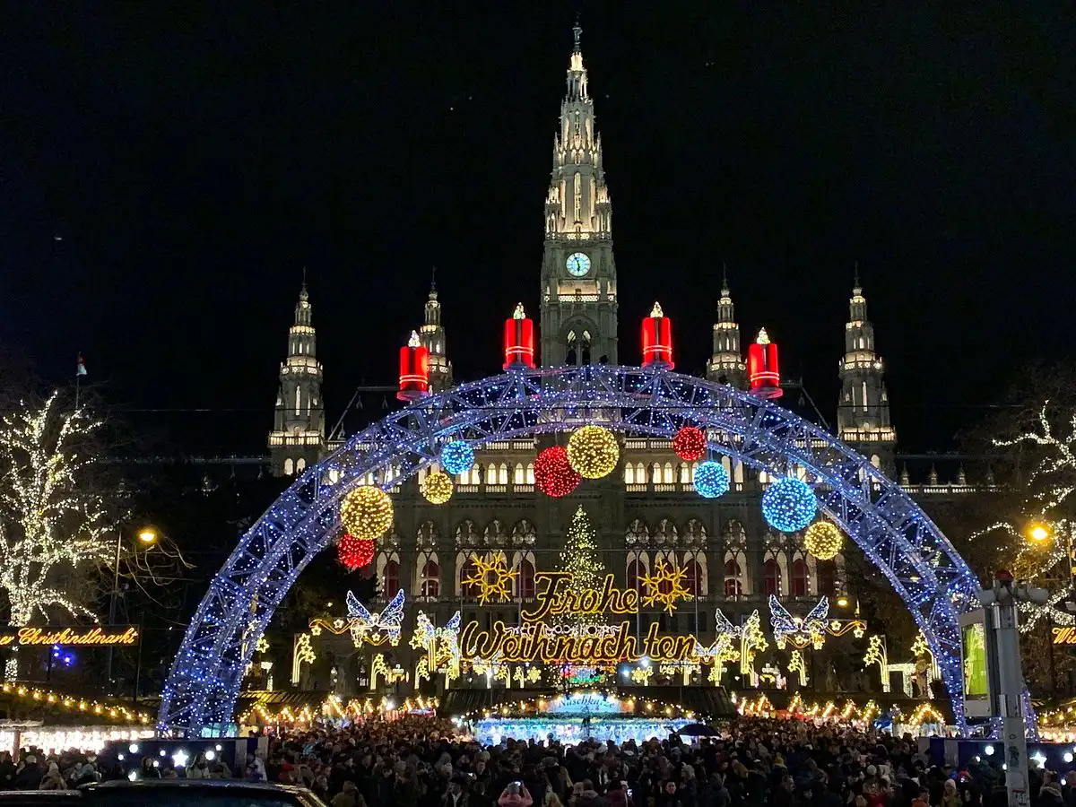 5 viajes inolvidables para vivir la Navidad mágica 1 Mercadillo de navidad en el Ayuntamiento de Viena