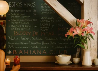 Bahiana Club, oasis mediterráneo en La Latina pizarra y barra de Bahiana Club sala