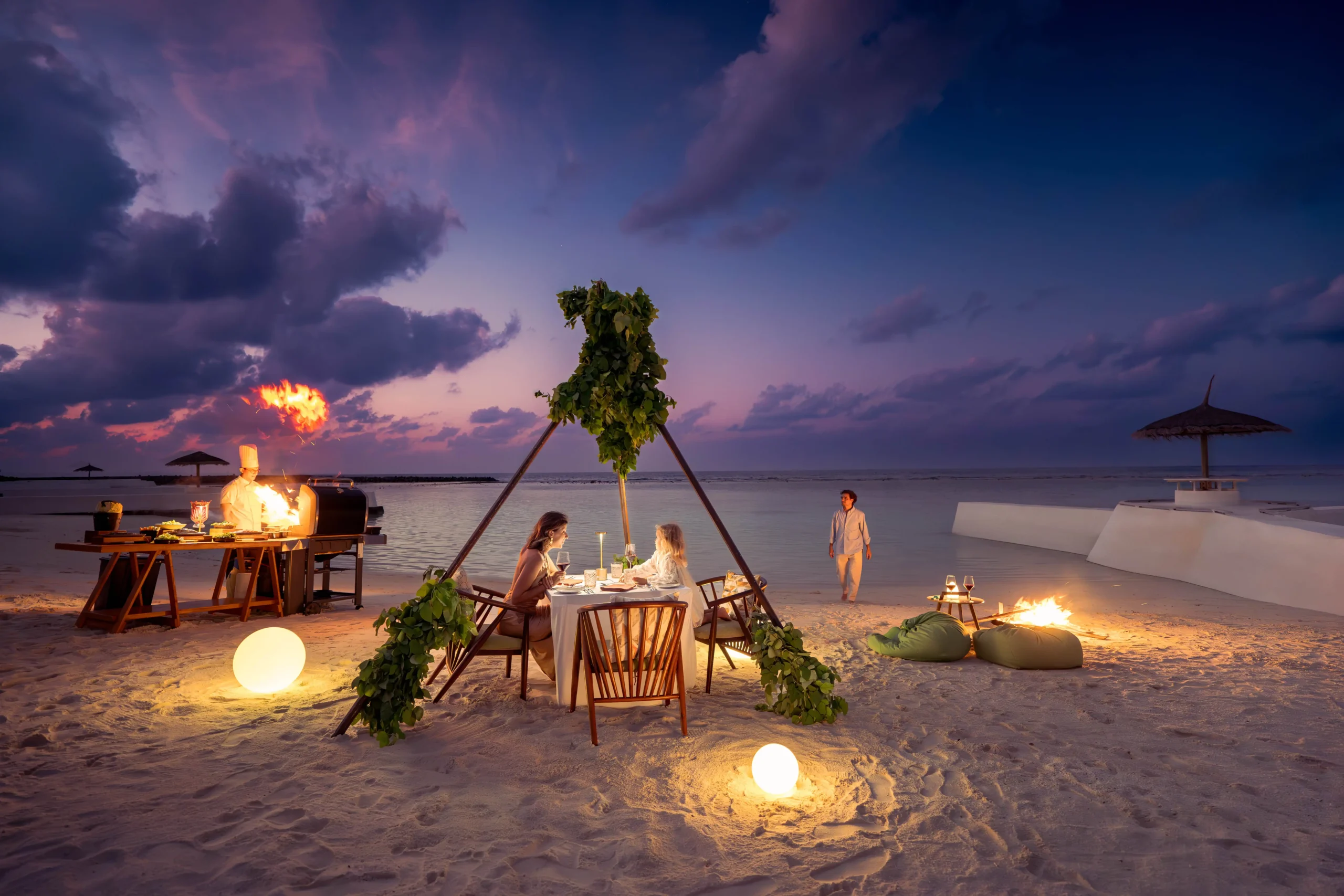 Top 3 resorts en Maldivas: naturaleza, romanticismo y vida isleña con COLOURS OF OBLU 2 OBLU SELECT Sangeli - Private Beach BBQ Sunset Dinner