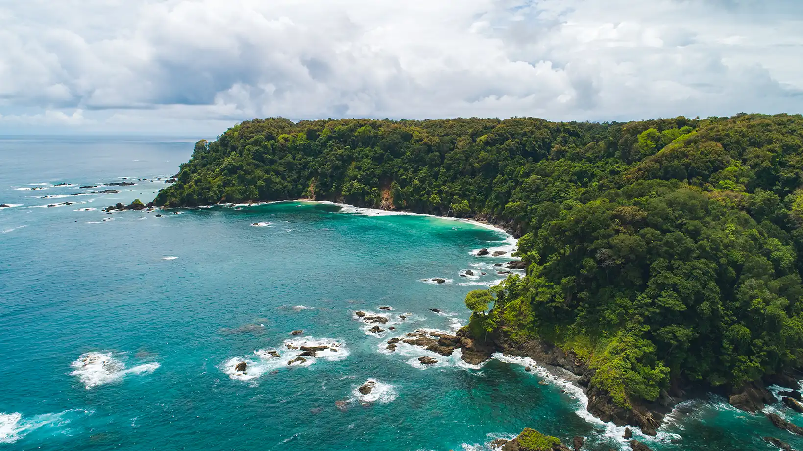 Costa Rica bajo el agua: seis santuarios marinos para bucear entre selva y océano 2 Aerea Isla del Caño Puntarenas