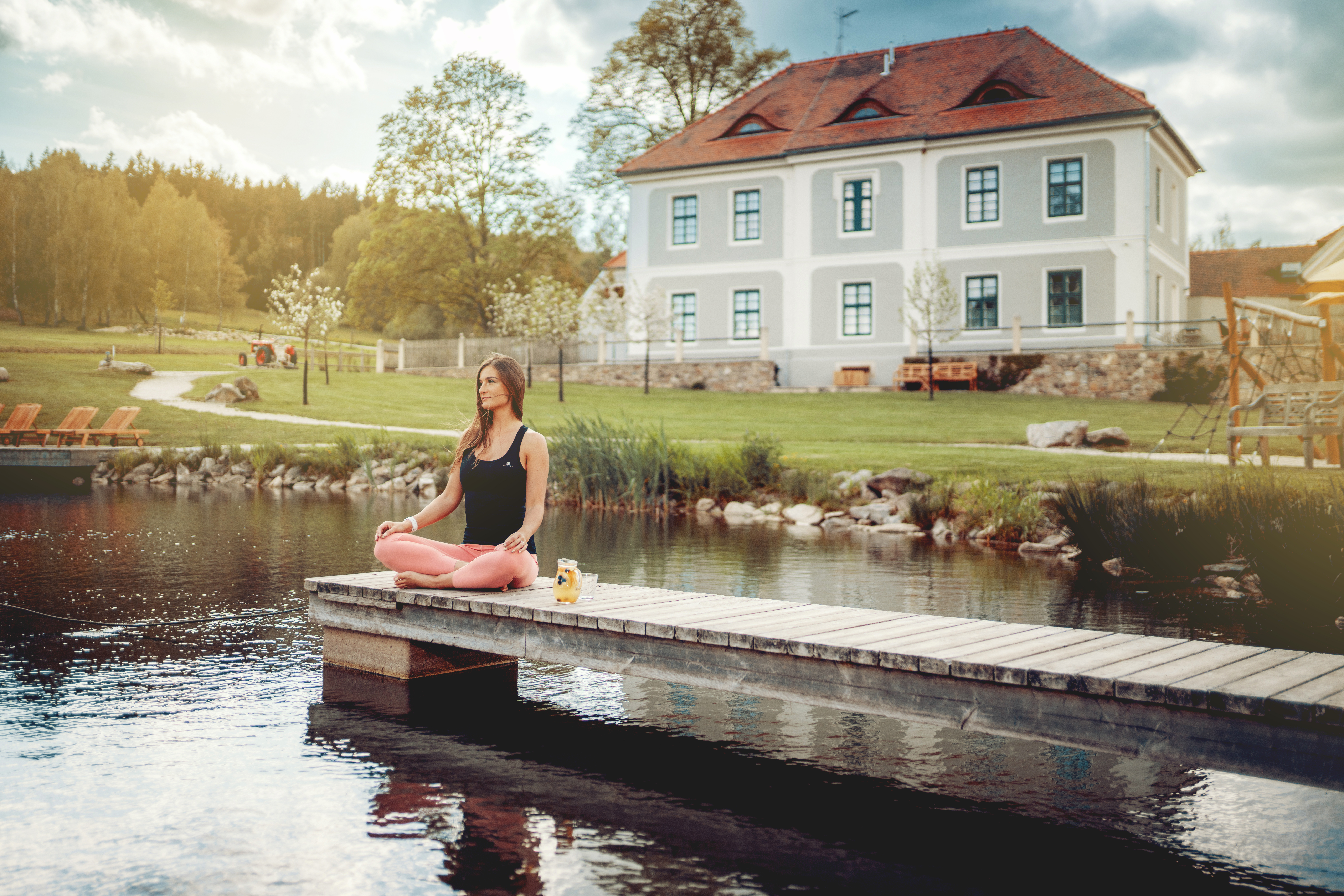 3 refugios frescos en Chequia para el verano: piscinas, cuevas y museos 3 Hotel wellness en lago Lipno Credit Ondřej Košík