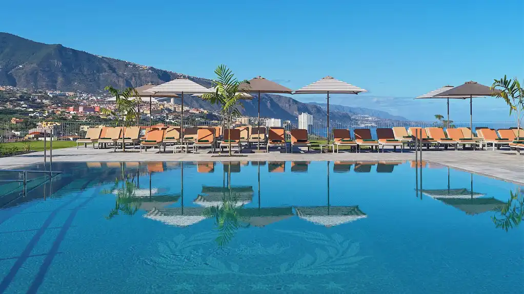 Tenerife Norte, una escapada para alargar el verano entre naturaleza, gastronomía y bienestar en Gran Hotel Taoro 1 Piscina vista