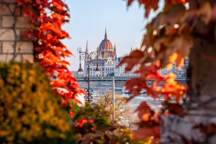 Hungria_Budapest, Parlament ősz (2)